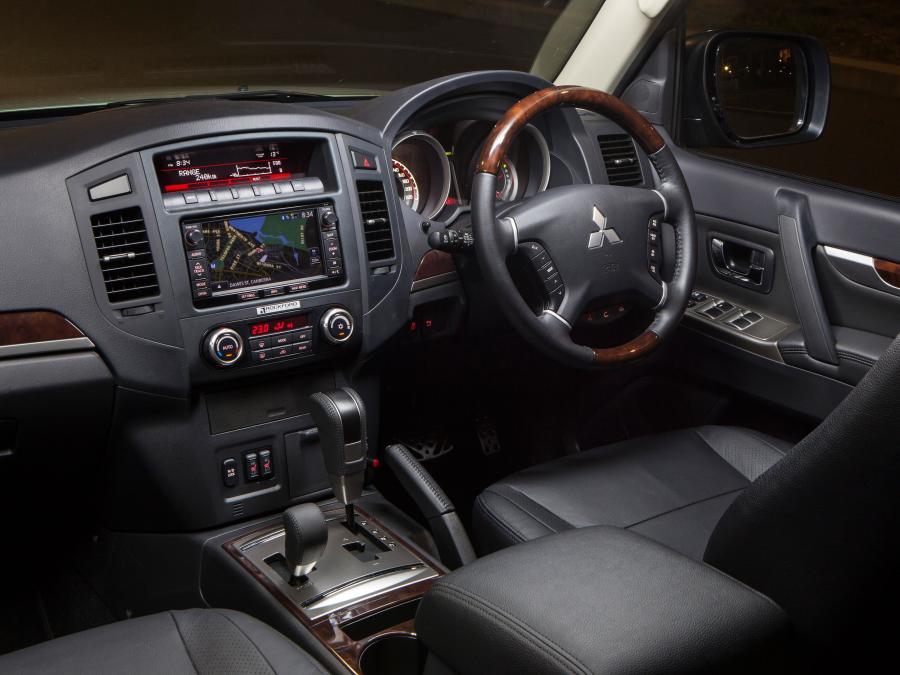 Mitsubishi Pajero 5-Door 2011 года  (AU) (фото 16 из 20)